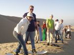 Sandboarding in der Wste von Huacachina (Peru)